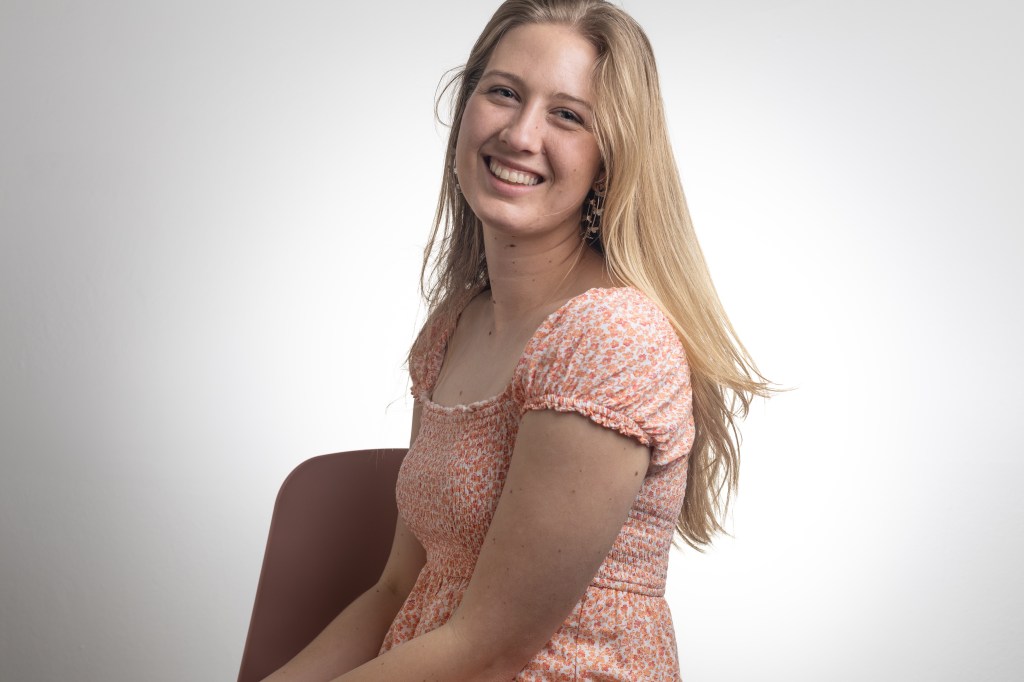 Eliza Noel Middle Grade author and Trim Healthy Mama Coach